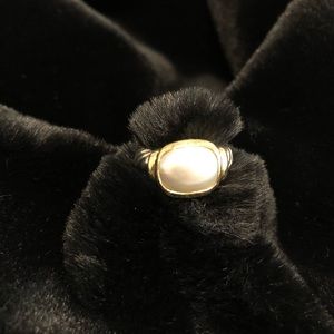 David Yurman Size 6 Pearl ring with gold accents